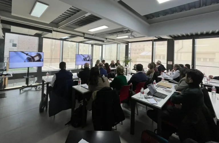 IURIS&CO dando una charla en Esden Business School