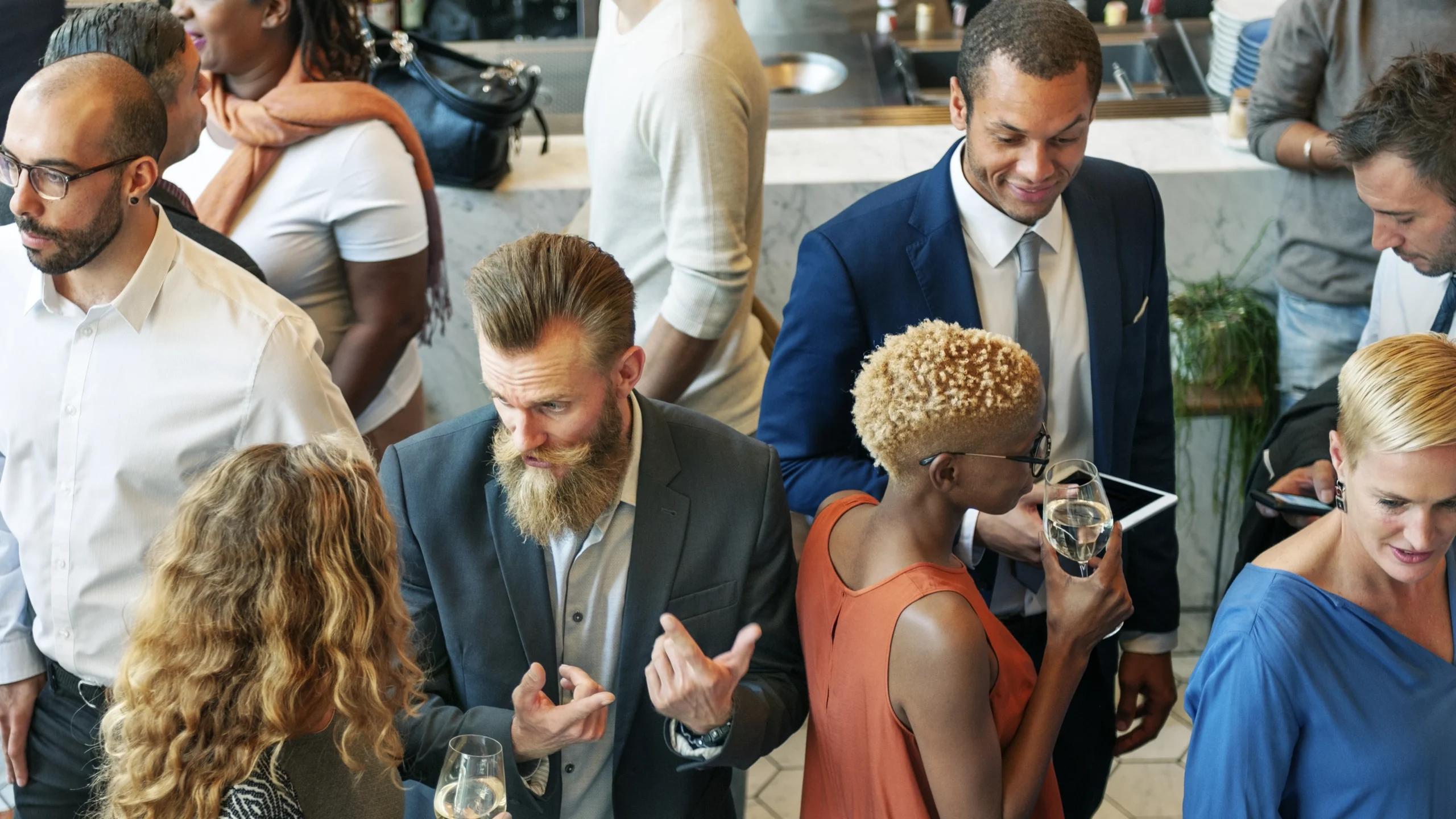 Diversos Empresarios En Una Cena Scaled